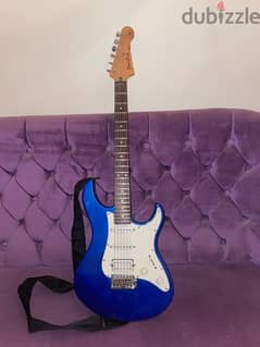 Electric guitar yamaha pacifica 012