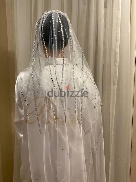 فستان زفاف ومعه طرحة 0