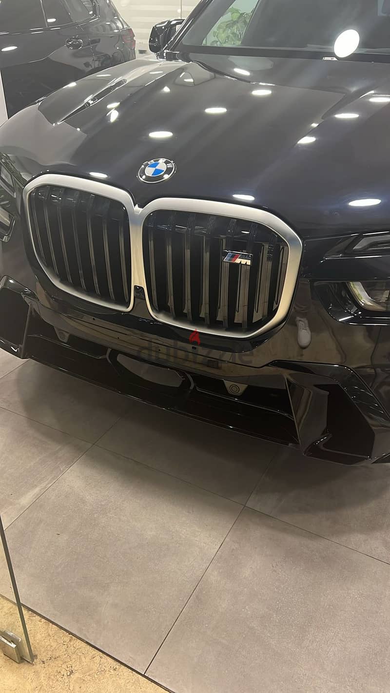 BMW X7 M60i 2023 0