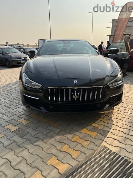 maserati ghibli 2022 black x red 0