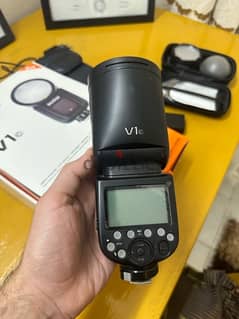 Flash Godox v1 for canon like new with box + accessories kit