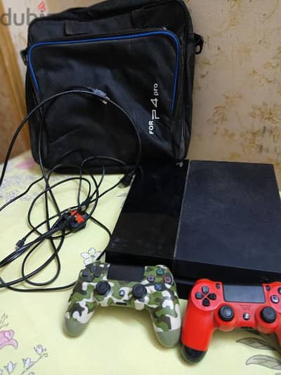 Playstation 4 fat 500gb معاه شنطة و دراعين و