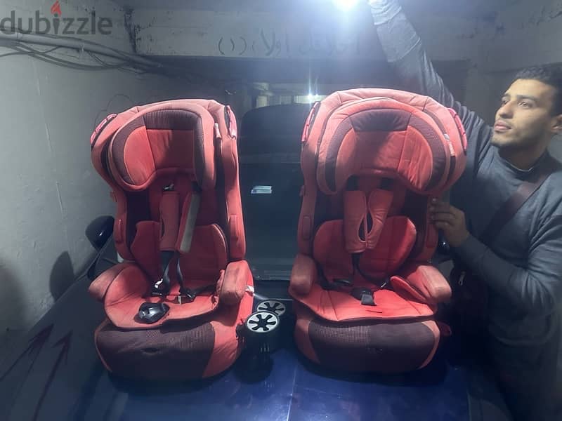 two car seats 4