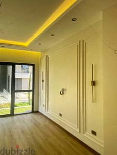 For rent, ground floor apartment with garden, first use ultra super lux, semi-furnished, in Sky Condos sodic Compound new cairo
