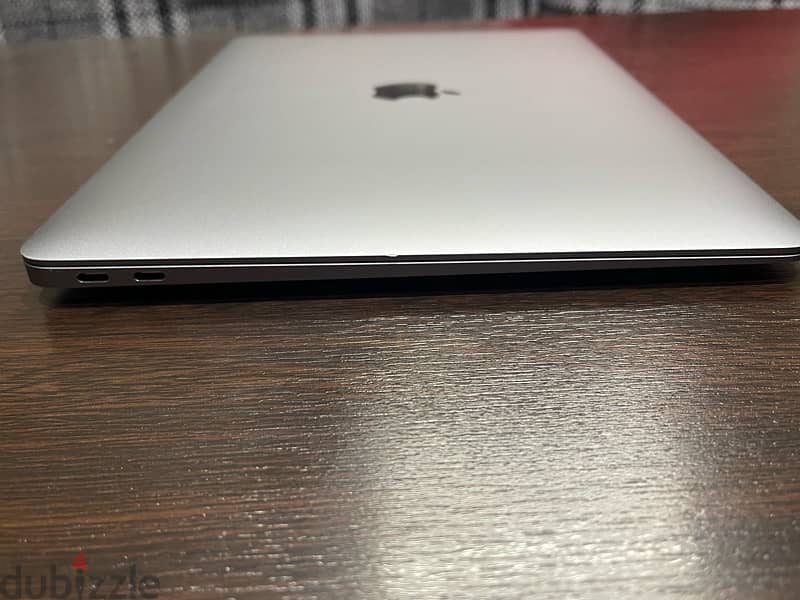 Apple MacBook Air 13” 2020 M1 16G 256G USED Like NEW 6