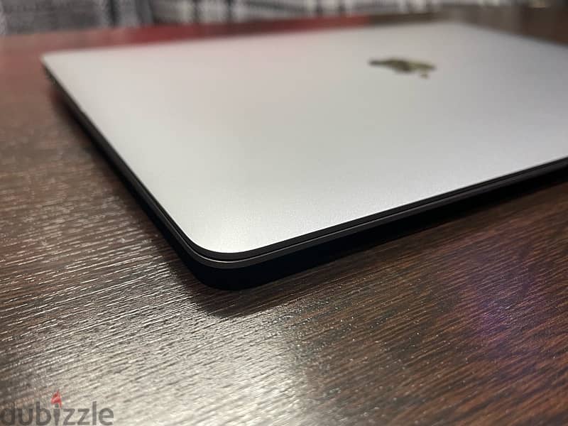 Apple MacBook Air 13” 2020 M1 16G 256G USED Like NEW 8