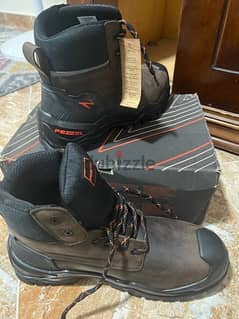 safety shoes pezzol - حذاء سيفتي بيزول مقاس ٤٤ 0