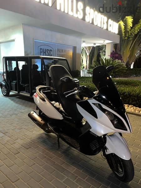 kymco downtown 300CC scooter 4