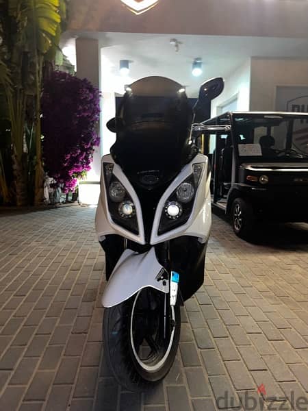 kymco downtown 300CC scooter 5