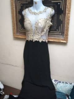 فستان سواريه للبيع لعدم الحاجه 0