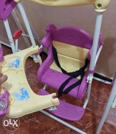 مرجيحة اطفال بتنور وتعمل موسيقي وبها حزام امان واللعاب يدويه وتندة