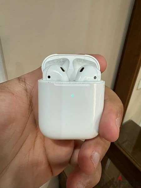 Apple Airpods 2 With Wireless Charging Case 2