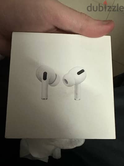 Apple Airpods pro 1st generation with wireless charging case ايربودز ١