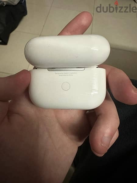 Apple Airpods pro 1st generation with wireless charging case ايربودز ١ 4