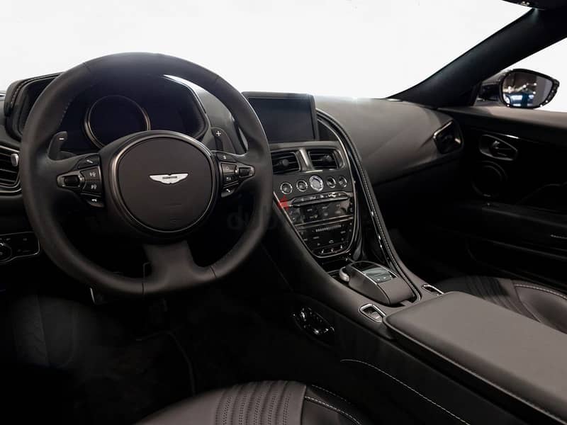 Aston Martin DB11 5