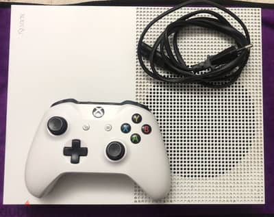 Xbox one S  مع يد اصلية