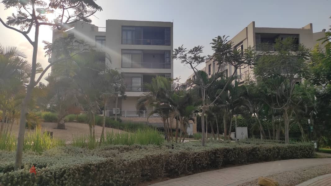 126 sqm apartment with roof for sale in the First Settlement in front of Cairo Airport in installments in Taj City Compound 10