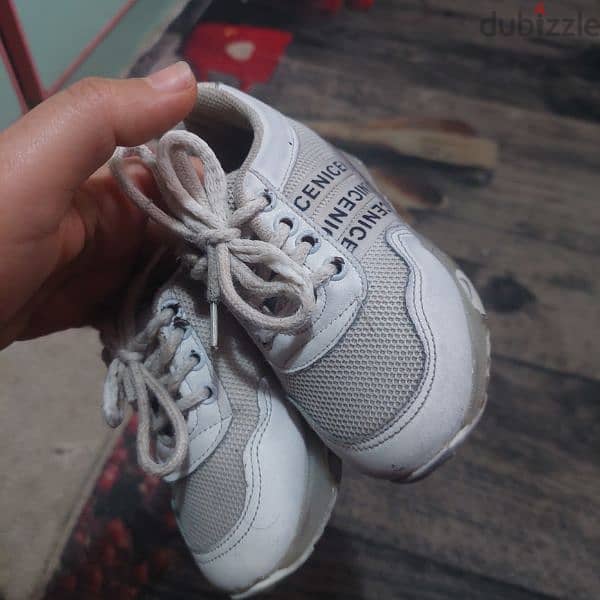 حذاء أطفال أبيض بينور ، استخدام ٣ مرات 2