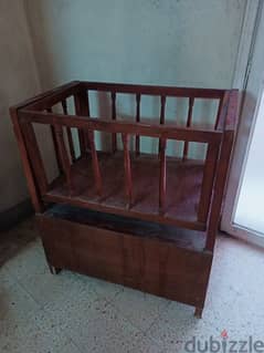 سرير اطفال هزاز خشب استعمال خفيف 0