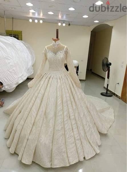 فستان زفاف جديد هاند ميد بالطرحه ديل ٣ متر 1