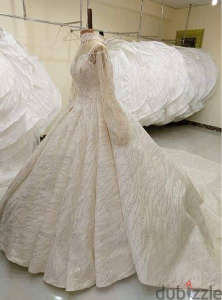 فستان زفاف جديد هاند ميد بالطرحه ديل ٣ متر 2