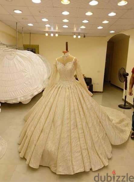 فستان زفاف جديد هاند ميد بالطرحه ديل ٣ متر 4