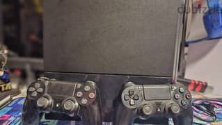 PlayStation 4 with 2 controllers بلايستيشن ٤ معاه دراعين