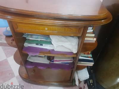 ترابيزه ومكتبة اتنين فى واحد