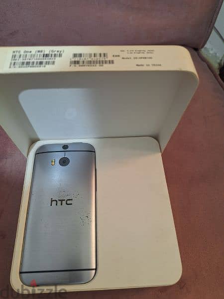 HTC one M8 بالعلبة والشاحن الاصلي 6