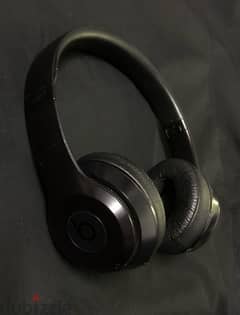 Wirless Beats solo 3 (apple) headphones with builtin microphone