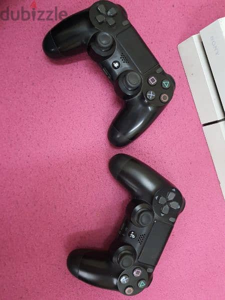 Playstation 4 + 2 controllers + gta v + fifa 24 3
