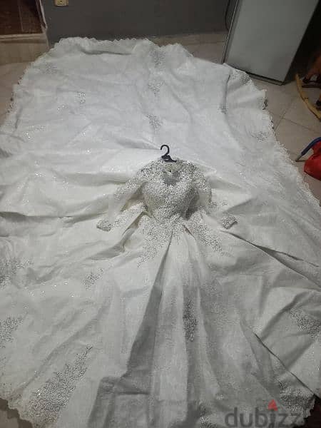 فستان ملكي للبيع اوف وايت ديل طويل 11