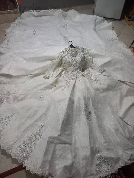 فستان ملكي للبيع اوف وايت ديل طويل 12