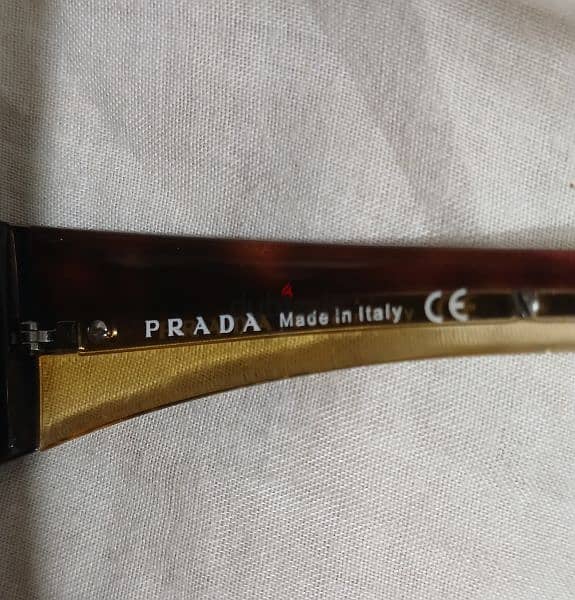 نظاره شمسيه Prada 3