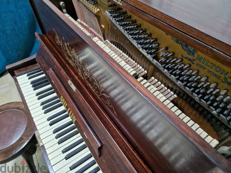 اصغر بيانو حقيقى خشبى فى مصر  للمحترفين 3