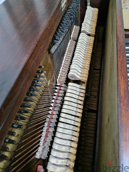 اصغر بيانو حقيقى خشبى فى مصر  للمحترفين 5