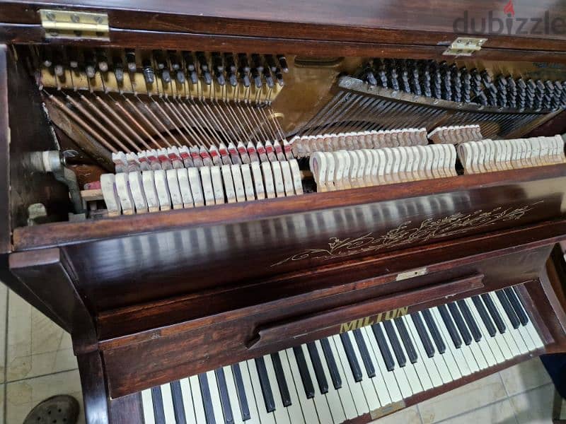 اصغر بيانو حقيقى خشبى فى مصر  للمحترفين 6