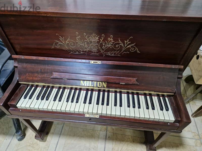 اصغر بيانو حقيقى خشبى فى مصر  للمحترفين 8