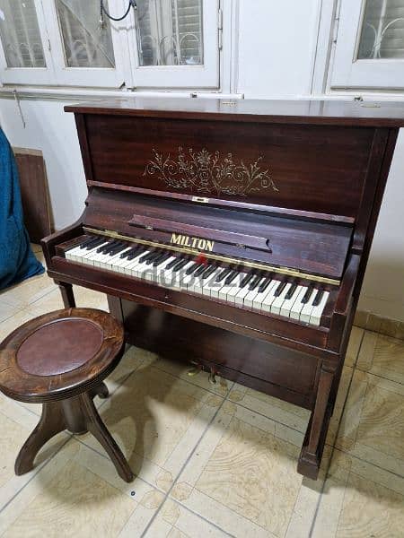 اصغر بيانو حقيقى خشبى فى مصر  للمحترفين 9
