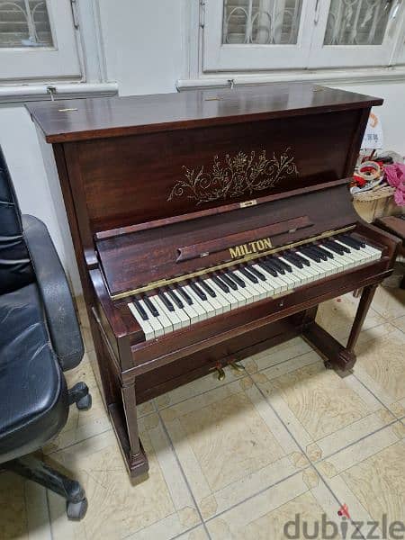 اصغر بيانو حقيقى خشبى فى مصر  للمحترفين 13