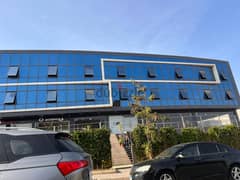 للبيع مكتب استلام فوري 103 متر نصف تشطيب في موز ديونز الشيخ زايد على الشارع الرئيسي مباشرة أمام المدرسة الأمريكية