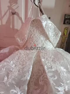 فستان زفاف لبسه واحدة