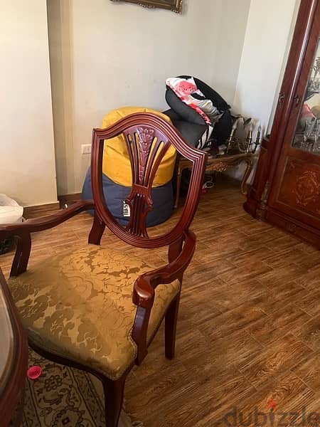 dinning room in an excellent condition 1