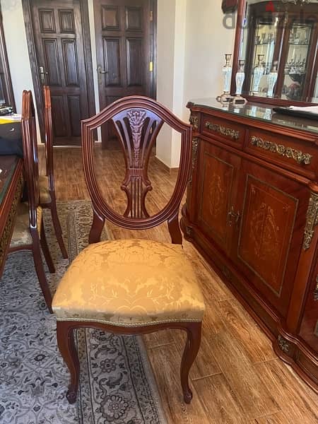 dinning room in an excellent condition 3