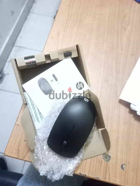 HP 235 Slim Wireless Mouse 1