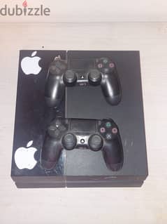 PlayStation 4 + 2 controllers in perfect condition