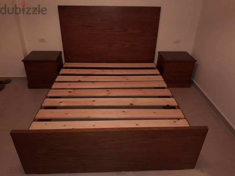 double bed dark wood contar aro 2