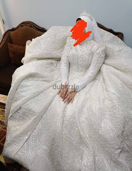 فستان زفاف معروض للبيع 4
