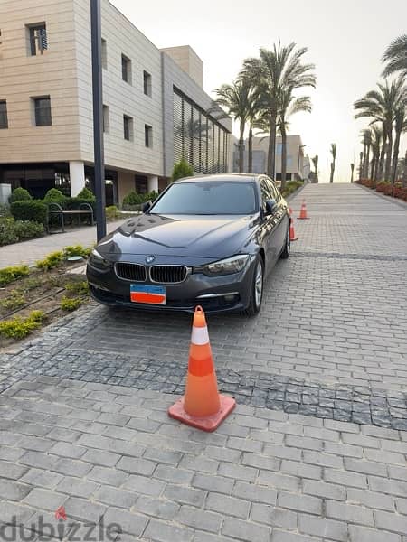 BMW 318i Luxury 1
