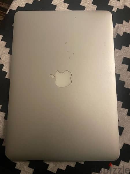 Mac book air 2012 (works only when plugged in the charger) 1